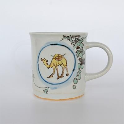 ふるさと納税 嬉野市 色絵葡萄駱駝文 マグカップ(桐箱入)