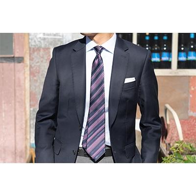 ふるさと納税 八王子市 匠の技術で織り上げるシルク100%のオルタネイドストライプネクタイ(ネイビー×パープル)