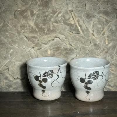 ふるさと納税 唐津市 【唐津焼　炎向窯】絵唐津　焼酎カップ(葡萄絵)2客セット　打越一彦作 |  | 01