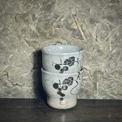ふるさと納税 唐津市 【唐津焼　炎向窯】絵唐津　焼酎カップ(葡萄絵)2客セット　打越一彦作 |  | 02