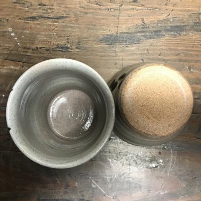 ふるさと納税 唐津市 【唐津焼　炎向窯】絵唐津　焼酎カップ(葡萄絵)2客セット　打越一彦作 |  | 03