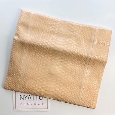 ふるさと納税 清須市 NYATTU PROJECT　天然パイソン革(ヘビ革)　クラッチバックS　ヌーディーピンクの画像