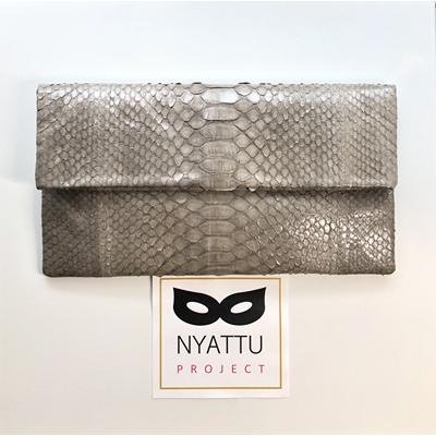 ふるさと納税 清須市 NYATTU PROJECT 天然パイソン革(ヘビ革) クラッチバックS モカベージュ