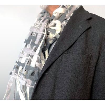 ふるさと納税 八王子市 主役級の存在感。遊び心たっぷりの極上ウールストール(グレー×ホワイト)