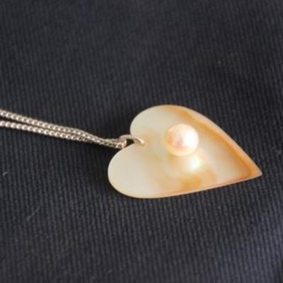 ふるさと納税 志摩市 貝と真珠のペンダント[ハート:マベ]