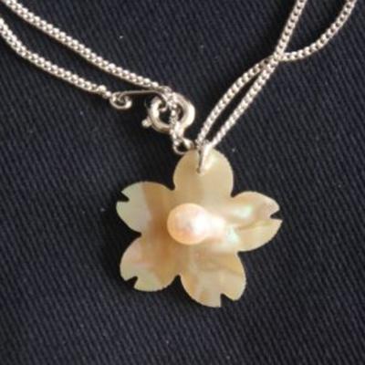 ふるさと納税 志摩市 貝と真珠のペンダント[サクラ:アワビ]