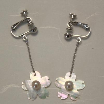 ふるさと納税 志摩市 貝と真珠 イヤリング[桜:アコヤ]