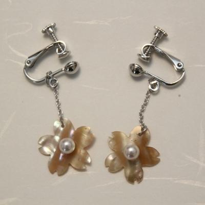 ふるさと納税 志摩市 貝と真珠 イヤリング[桜:アワビ]