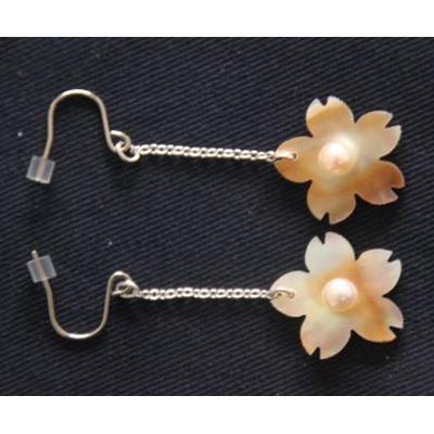 ふるさと納税 志摩市 貝と真珠 ピアス[桜:マベ]