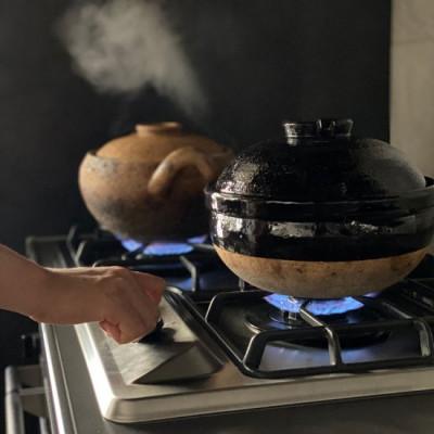 ふるさと納税 伊賀市 長谷園　伊賀焼 炊飯土鍋「かまどさん」3合炊き |  | 02