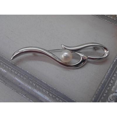 ふるさと納税 鳥羽市 伊勢志摩あこや本真珠ブローチ(ウェーブ)SV製