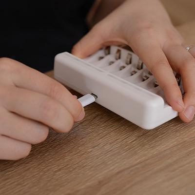 ふるさと納税 笠松町 ニッケル水素充電池Pool-プールー(単4形充電池8本+8ポート充電器)セット |  | 02