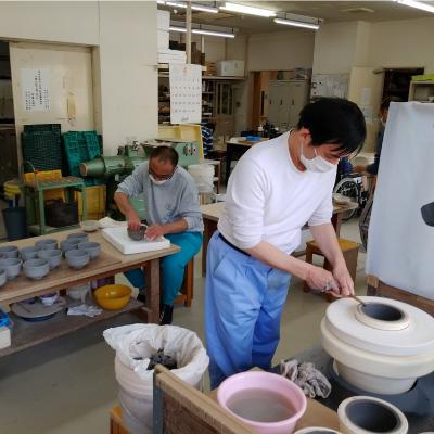 ふるさと納税 宇治市 宇治抹茶と抹茶茶碗(2点)・茶せん付き抹茶セット【 志津川福祉の園・宇治日の出園 共同企画 】 |  | 02