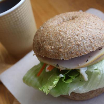 ふるさと納税 牛久市 [茨城県牛久市産、栽培期間中化学肥料・農薬不使用の小麦粉使用]全粒粉100%のベーグル 14個セット