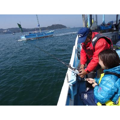 ふるさと納税 鳥羽市 お魚ざんまい! 漁師さんと船釣りツアー【2名様】 |  | 02