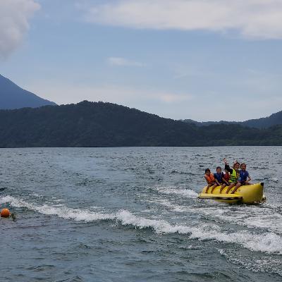 ふるさと納税 指宿市 [池田湖でアクティビティ体験]バナナボート ペアチケット(15分間)えぷろんはうす池田