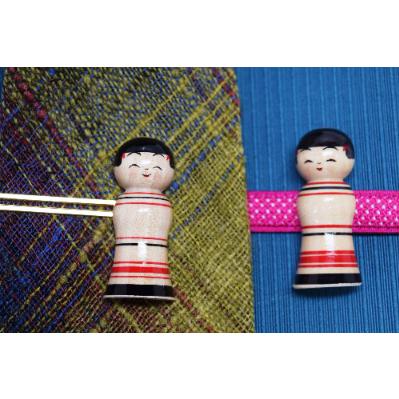 ふるさと納税 黒石市 「こけス」ネクタイピン&amp;帯留め(赤ロクロ線)