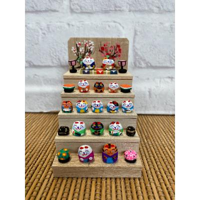 ふるさと納税 春日部市 ミニミニ三月雛段飾り 猫バージョン 手作り土人形