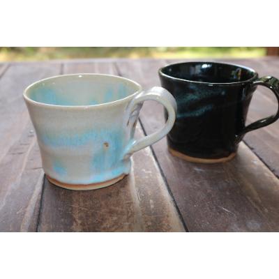 ふるさと納税 与論町 あーどぅる焼き コーヒーカップ2個セット[色違い(サンゴ釉白)・(ガジュマル釉黒)]