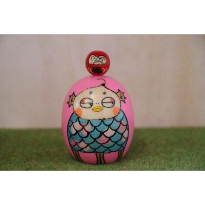 ふるさと納税 吉岡町 [こけしげのコケシ]縁起だるまと妖怪アマビエ(ピンク)