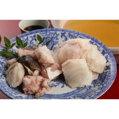 ふるさと納税 長崎県 【長崎産天然クエ】冷凍クエ鍋用2〜3人前(身300g、アラ200g) |  | 01