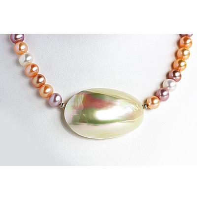 ふるさと納税 与論町 夜光貝と淡水パールを素材にした「ネックレス」貝工房かざはな