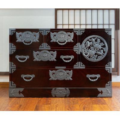 ふるさと納税 利府町 [扉:彫金手打金具]仙台箪笥 三・五尺横長箪笥70 拭き漆塗り (3ヵ月〜8ヵ月程度でお届け)