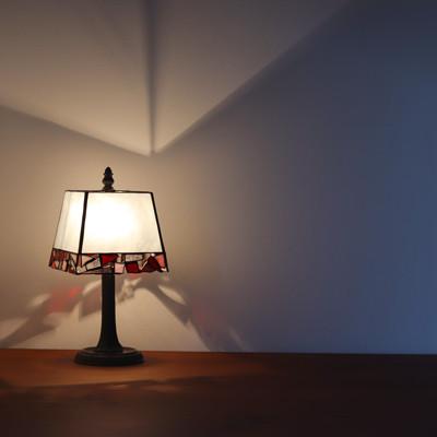 ふるさと納税 瀬戸市 ステンドグラスのテーブルランプ パーティ ベリー