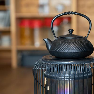 ふるさと納税 奥州市 南部鉄器 鉄瓶 小あられ 0.5L IH調理器　及富作 伝統工芸品 [AK013] |  | 03