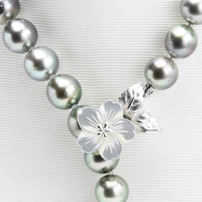 ふるさと納税 桜川市 桜のホワイトシェル貝ペンダントと12mm黒蝶真珠ネックレス_2