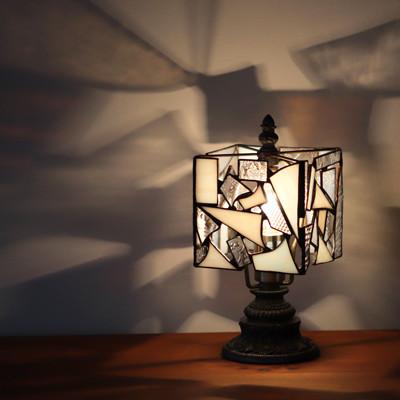 ふるさと納税 瀬戸市 [Nijiiro Lamp]ステンドグラスのテーブルランプ カケラ スクエア ホワイト