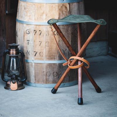 ふるさと納税 大野町 [お申込み受付後生産]革と木のハンティングチェア(ハイタイプ):グリーン