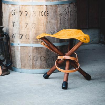 ふるさと納税 大野町 [お申込み受付後生産]革と木のハンティングチェア(ロータイプ):イエロー