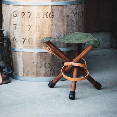 ふるさと納税 大野町 [お申込み受付後生産]革と木のハンティングチェア(ロータイプ):グリーン