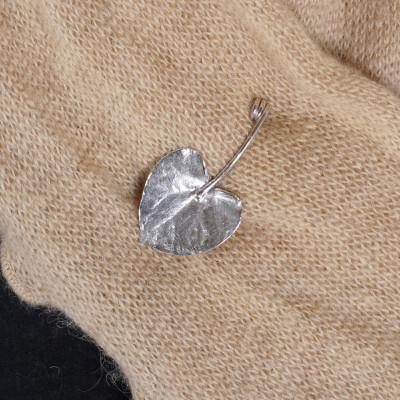 ふるさと納税 上越市 Heart Leaf のブローチ(ハート形の葉・安全ピンタイプ)