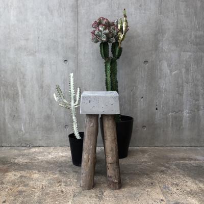 ふるさと納税 河内長野市 コンクリートスツール四角 高さ48cm サスティナブルでおしゃれなオブジェです。