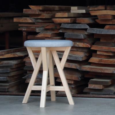 ふるさと納税 加茂市 オシャレな軽量スツール[KIRI branch stool クリア×グレー]桐製家具