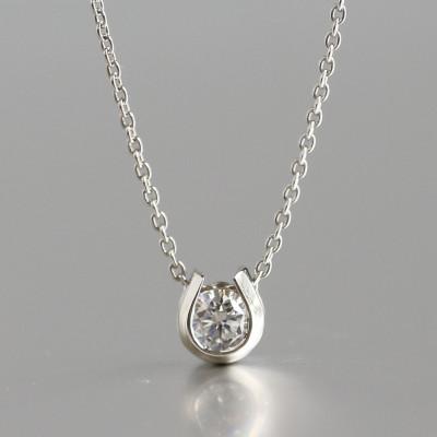 ふるさと納税 大津市 プラチナ900[0.2ct ラボダイヤモンドネックレス]馬蹄デザイン 未来の輝き 一粒ペンダント