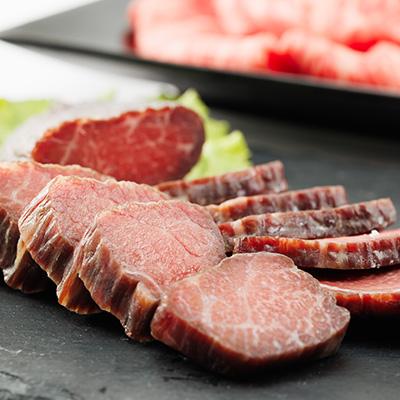 ふるさと納税 津山市 津山名物・山本精肉店の【なぎビーフ】干し肉(約200g)と牛すき焼き(ロース・500g) |  | 02