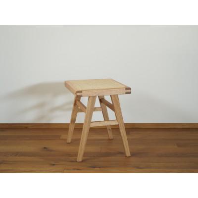 ふるさと納税 川越市 [UMEBACHI FURNITURE] ラタンのスツール 国産クルミ材 籐張 [申込後生産]