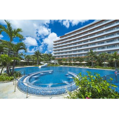 ふるさと納税 北谷町 ヒルトン沖縄北谷リゾート オーシャンビューツインルーム ペア宿泊券(1泊2日朝食付き)