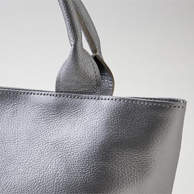 ふるさと納税 太子町 【申込受付後 生産】ジャパンレザー　本革トートバッグ(シルバー)　本格牛革使用 |  | 02