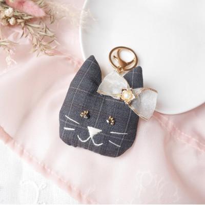 ふるさと納税 岡崎市 [高級スーツ生地使用]大人オシャレなねこのバッグチャーム