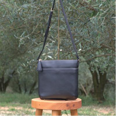 ふるさと納税 高松市 オリーブレザー 縦ショルダーバッグ color:ブラック