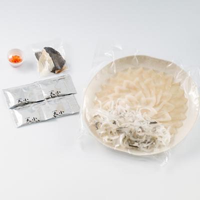 ふるさと納税 長門市 とらふぐ刺身セット2〜3人前　冷凍　とらふぐ刺身80g・皮刺身80g・ヒレ4枚・もみじおろしポン酢_1