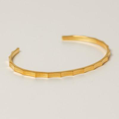 ふるさと納税 大津市 [10金イエローゴールドバングル]凹凸デザインが繊細に彩る 大人のこだわり K10ジュエリー