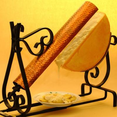 ふるさと納税 中札内村 [十勝野フロマージュ]十勝ラクレットモールウォッシュ ハーフカット 1800g [C3-1B]