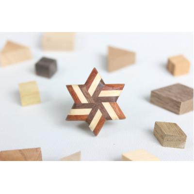 ふるさと納税 日南町 寄木のストライプ星形ピンブローチ