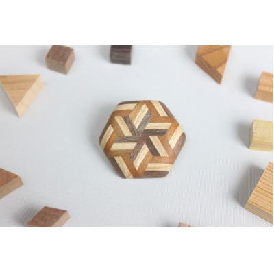 ふるさと納税 日南町 寄木のストライプ六角ブローチ