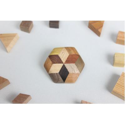 ふるさと納税 日南町 寄木の星が入った六角ブローチ